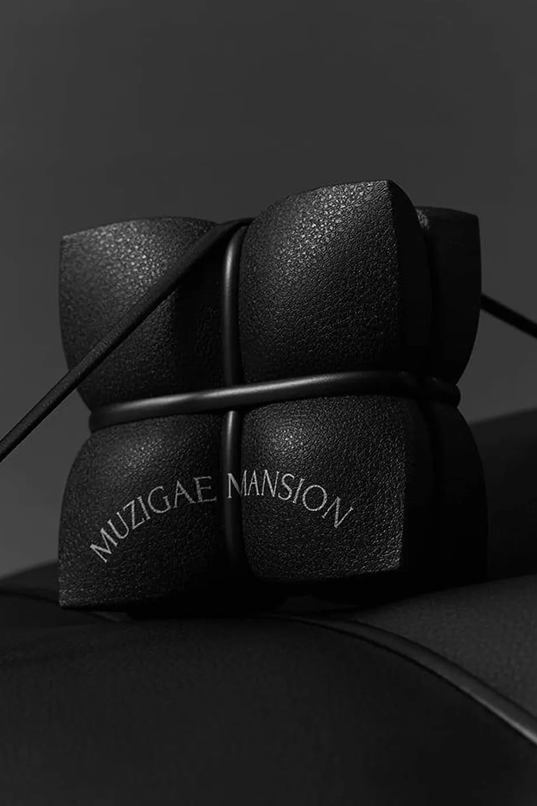 MUZIGAE MANSION Sleek Matt Cushion