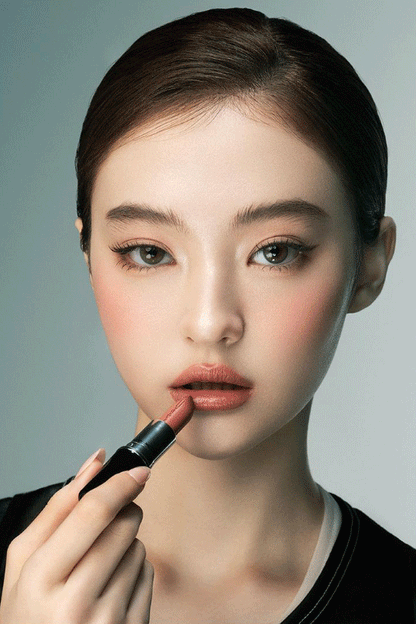 M.A.C Lustreglass Sheer-Shine Lipstick (New)